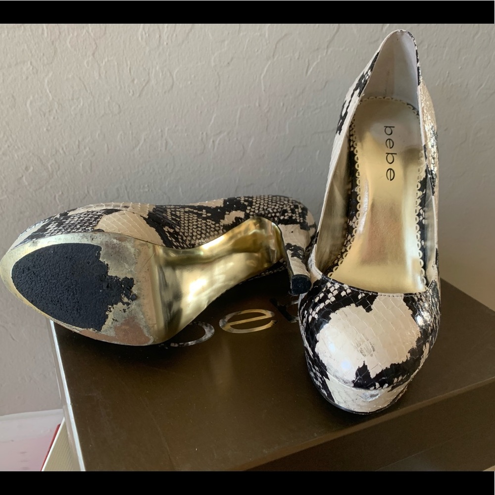 Bebe, printed pumps